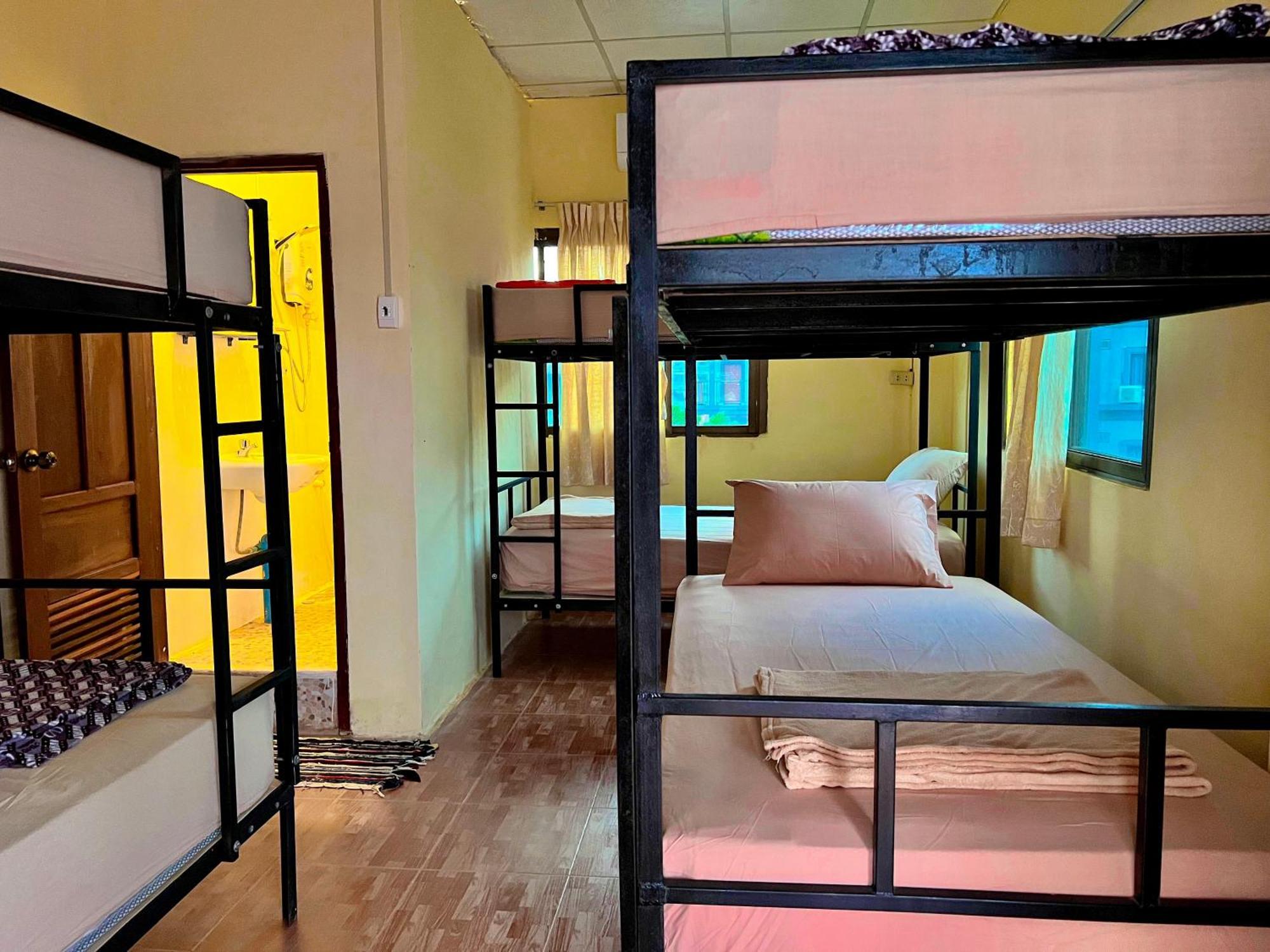 Easy Go Backpacker Hostel วังเวียง ภายนอก รูปภาพ