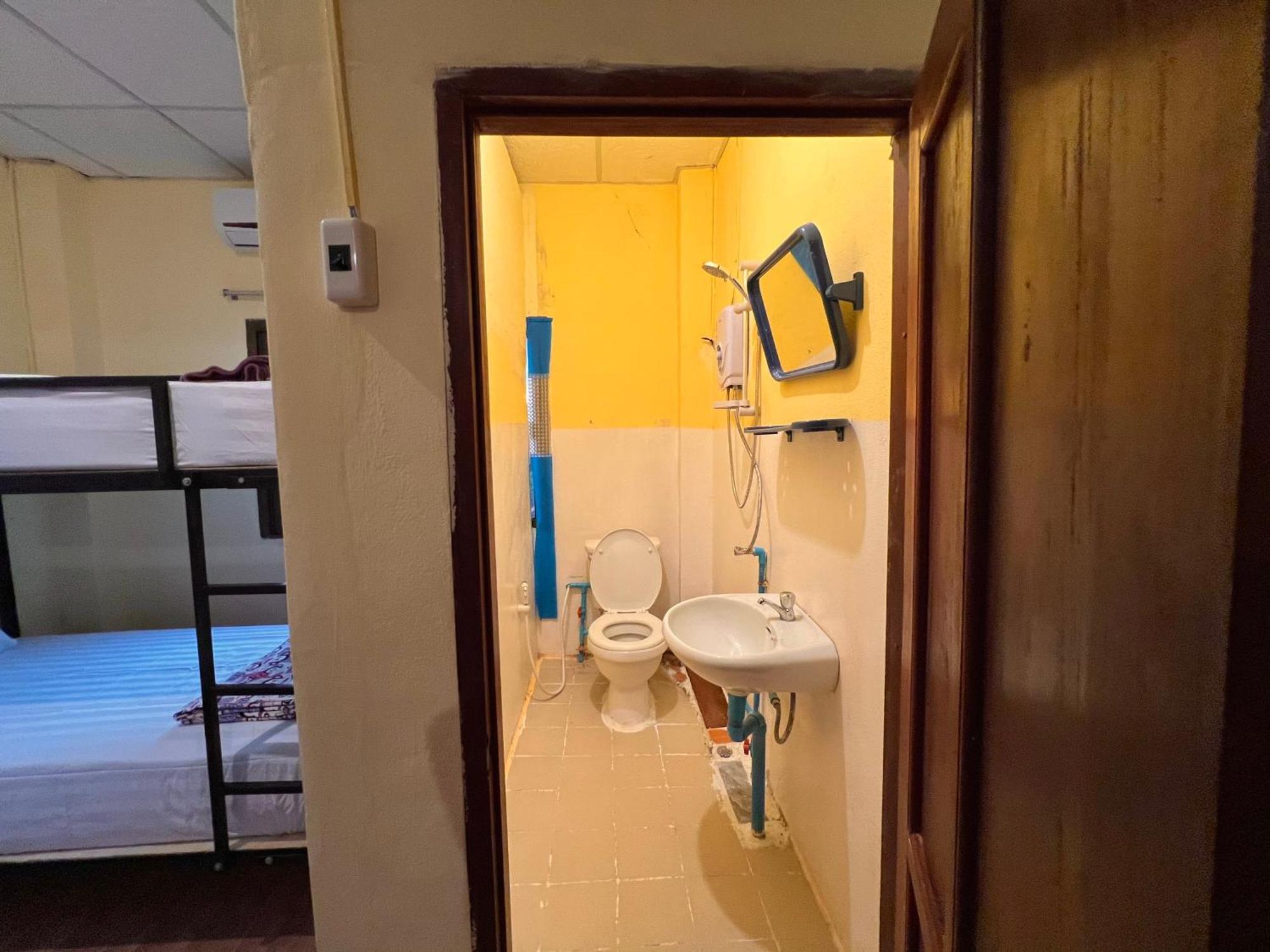 Easy Go Backpacker Hostel วังเวียง ภายนอก รูปภาพ