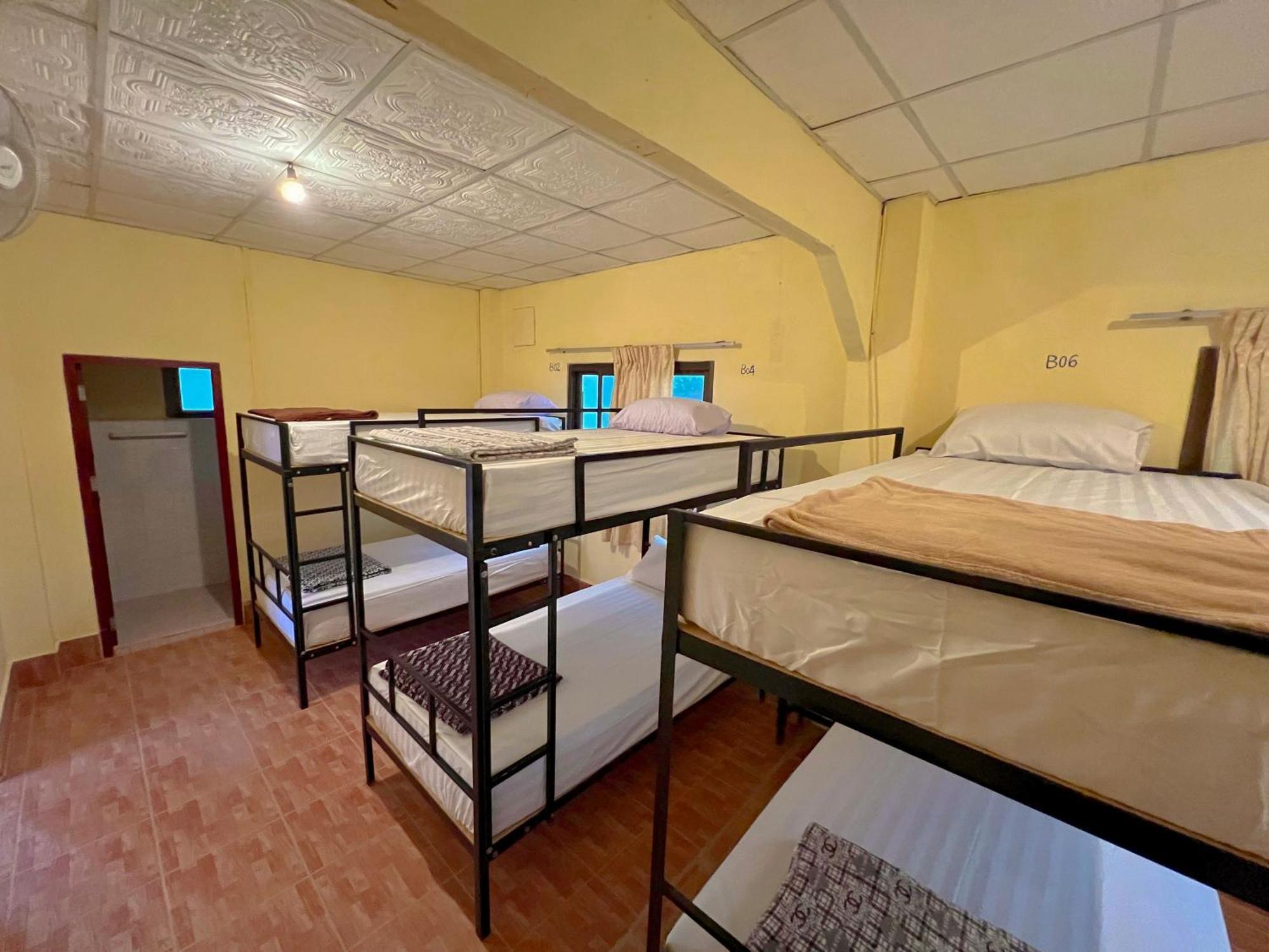 Easy Go Backpacker Hostel วังเวียง ภายนอก รูปภาพ
