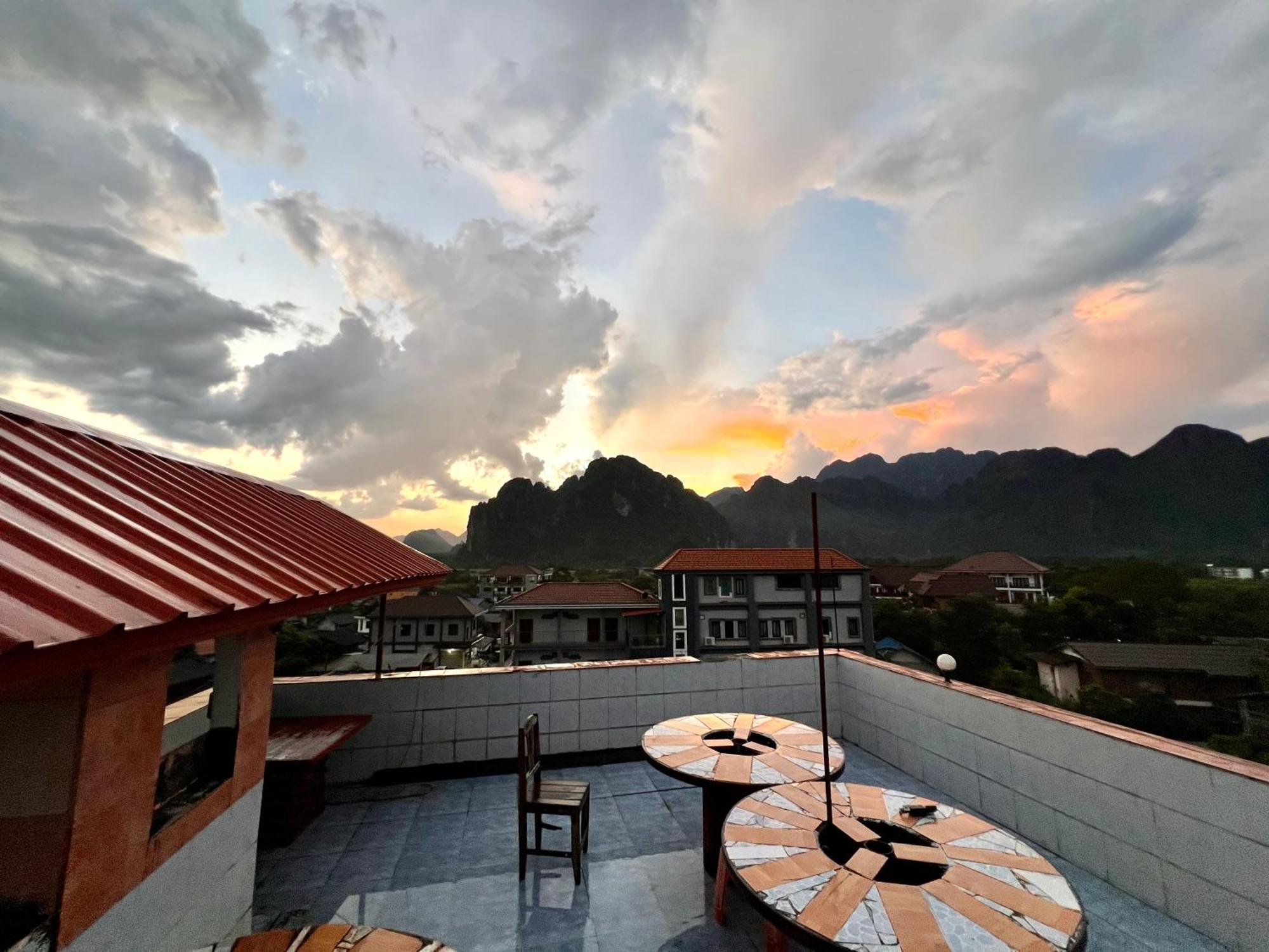 Easy Go Backpacker Hostel วังเวียง ภายนอก รูปภาพ
