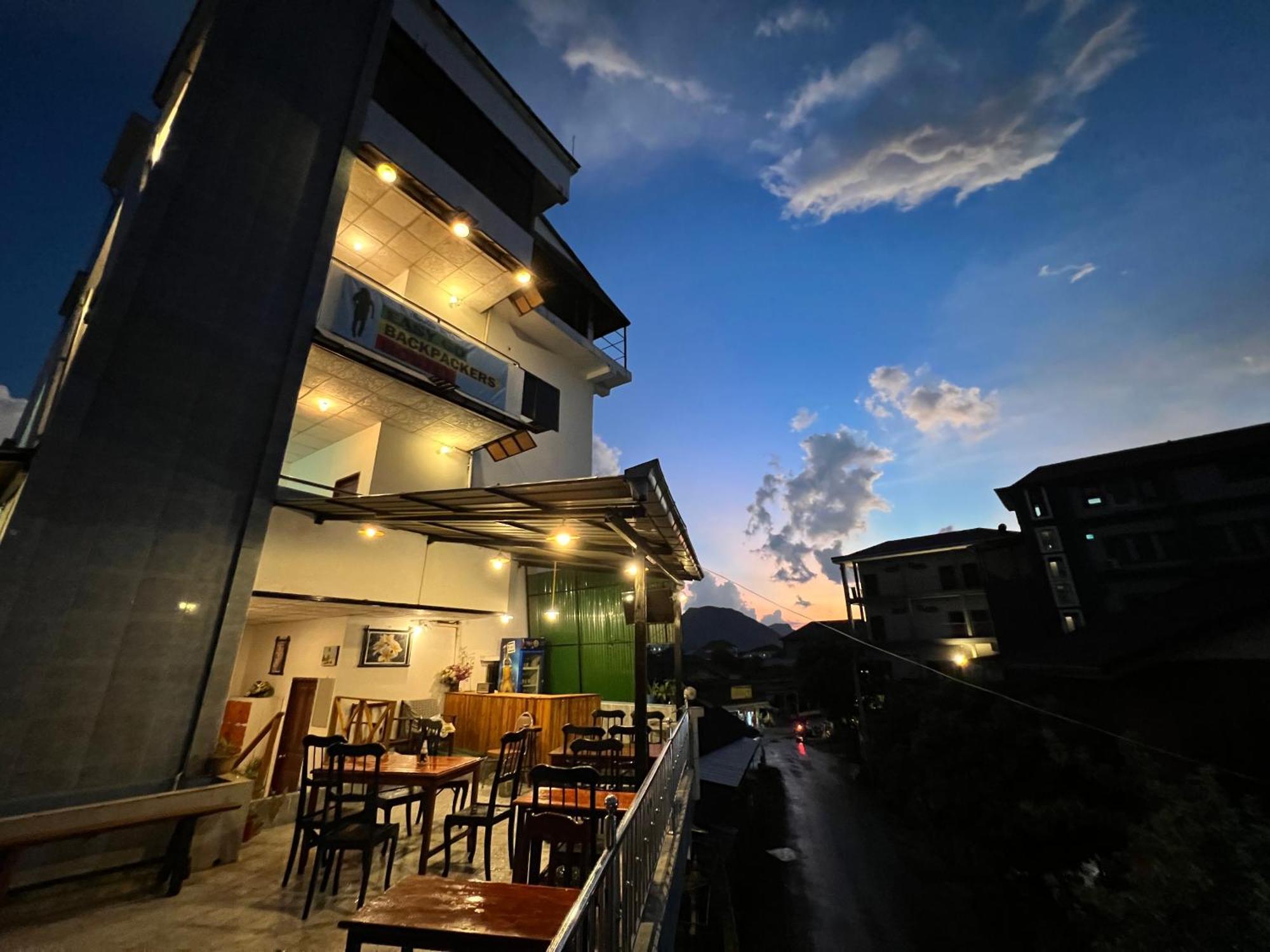 Easy Go Backpacker Hostel วังเวียง ภายนอก รูปภาพ