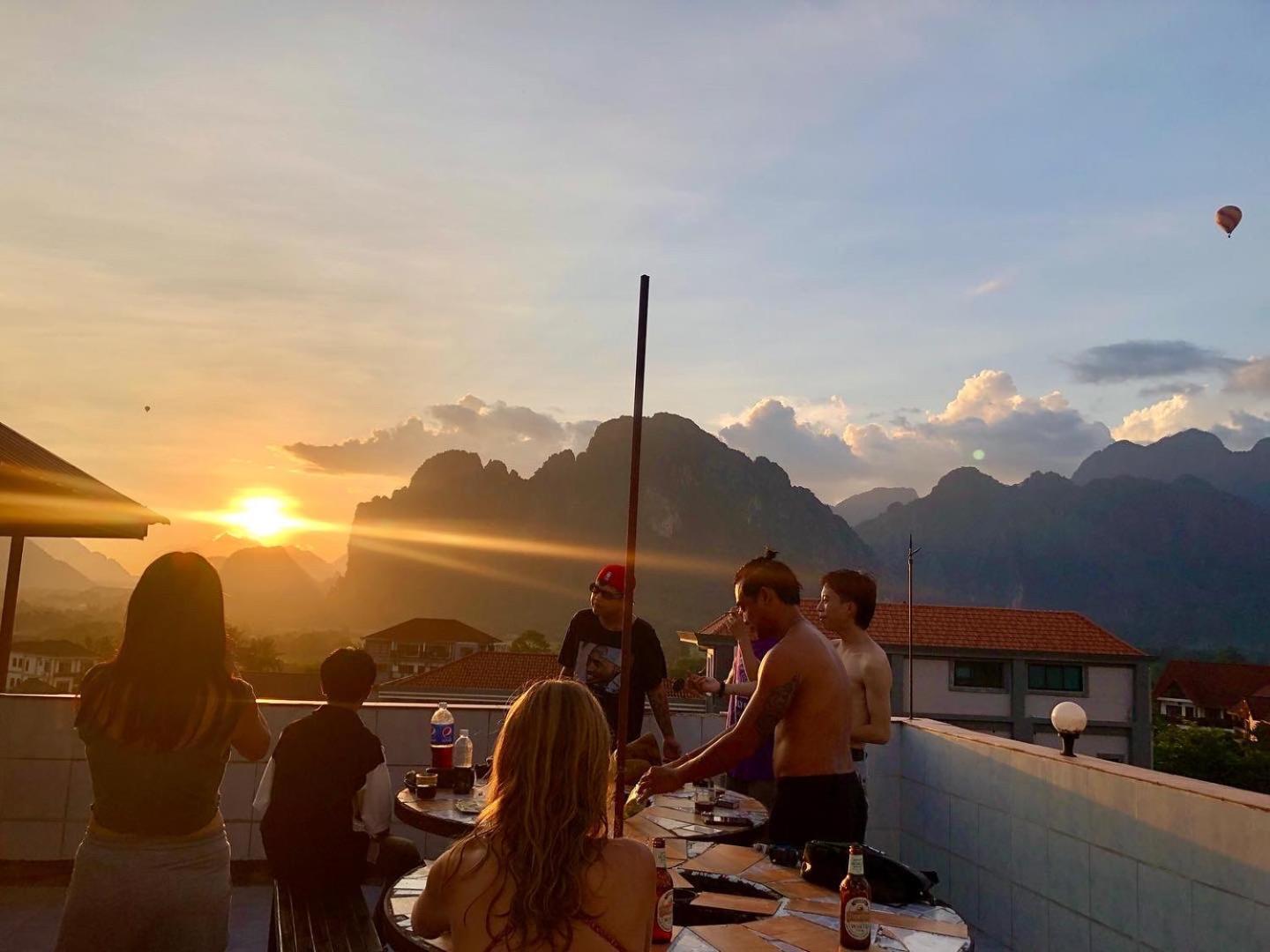 Easy Go Backpacker Hostel วังเวียง ภายนอก รูปภาพ