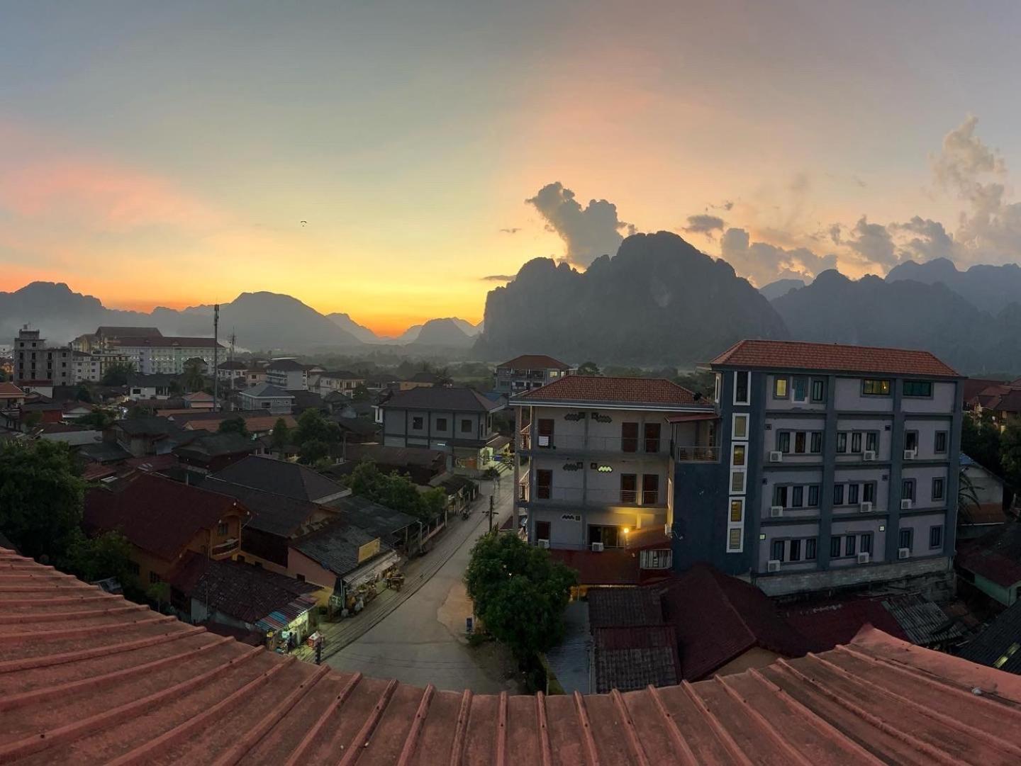 Easy Go Backpacker Hostel วังเวียง ภายนอก รูปภาพ