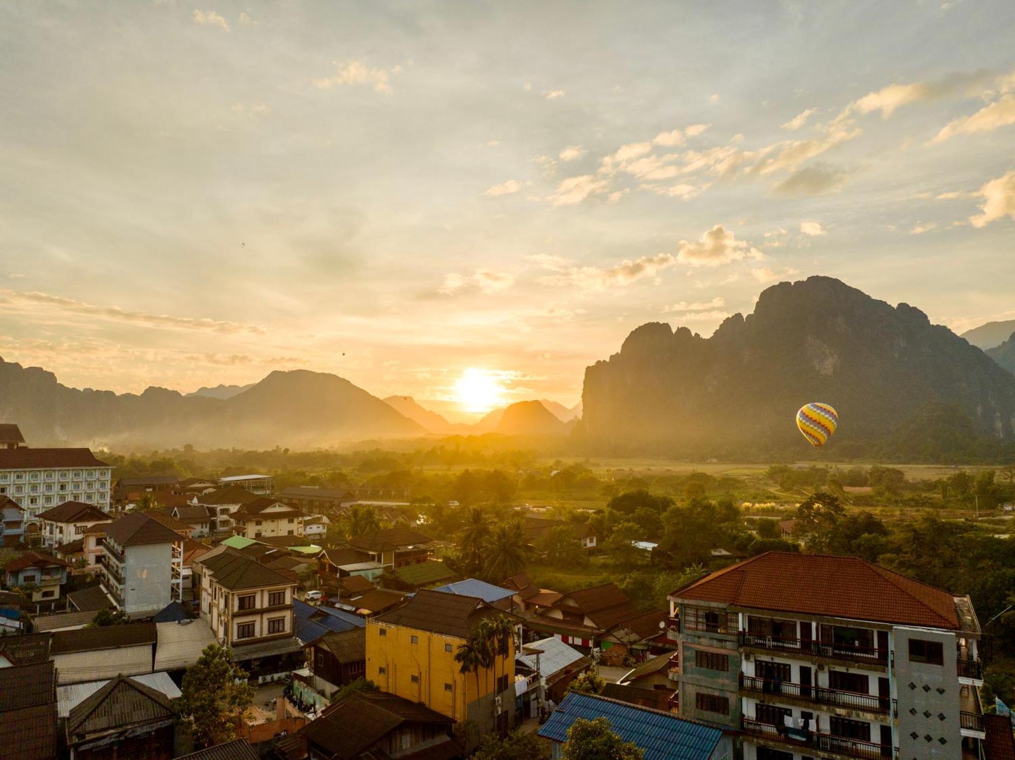 Easy Go Backpacker Hostel วังเวียง ภายนอก รูปภาพ