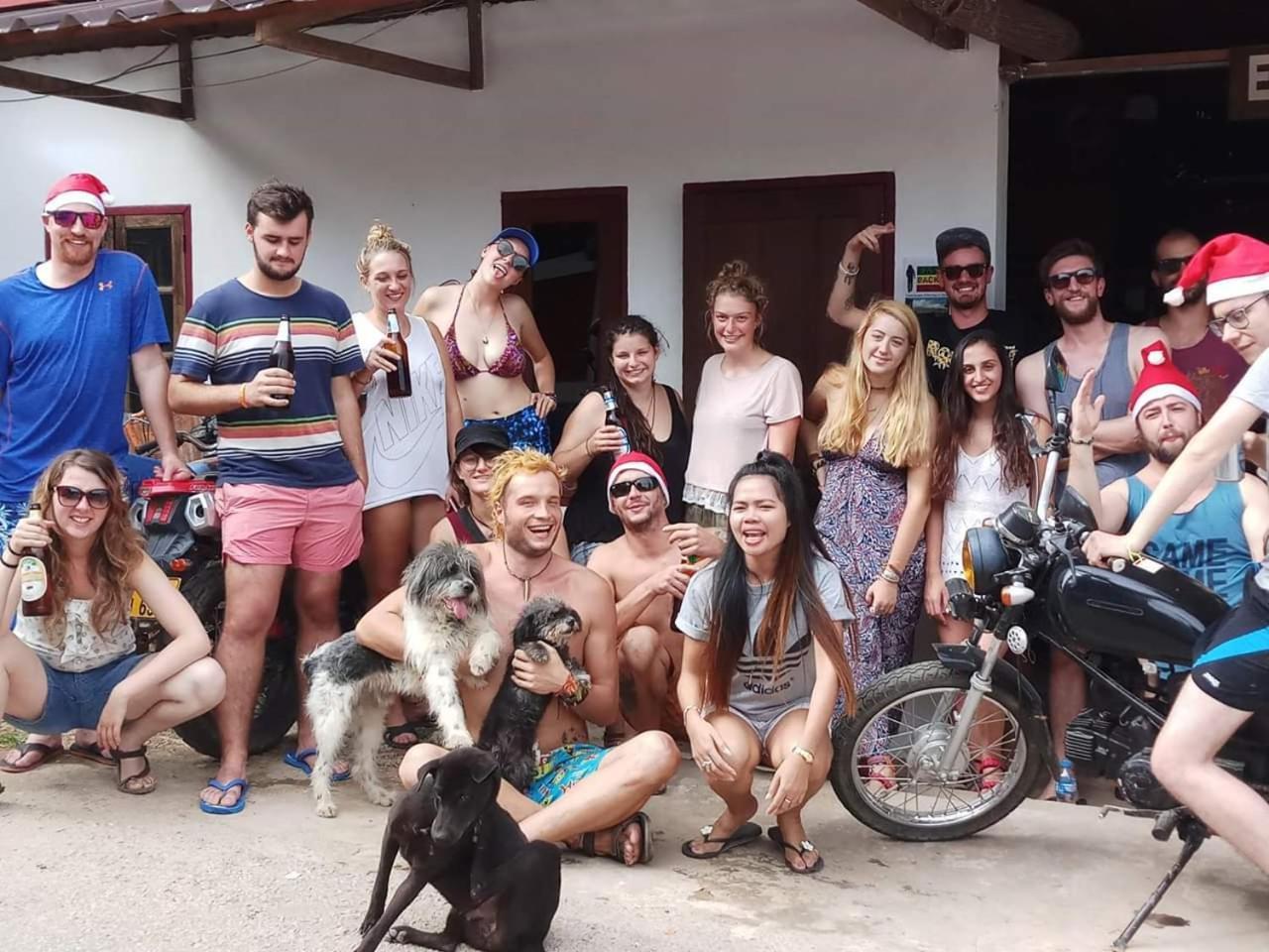 Easy Go Backpacker Hostel วังเวียง ภายนอก รูปภาพ